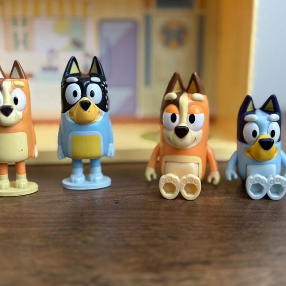 BLUEY Mini HOME Playset Compact House Playset w/ FAMILY 4 FIGURES! Mum Mom Dad - Picture 14 of 15